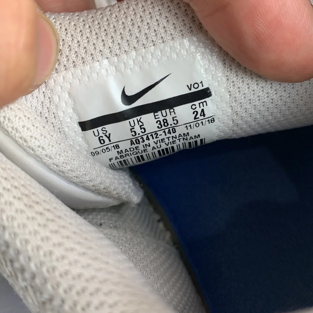 Nike Shoes Kids White Blue Basketball Kyrie Flytrap II Athletic Sneakers Youth 6